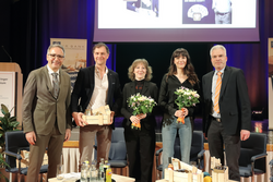 Zum Podium (von links) Daniel Baumbach, Prof. Dr. Volker Busch, Prof. Dr. Kristin Mitte, Laura Fleischer, Ralf Schomburg