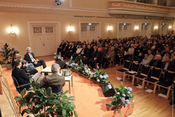 Podium und Publikum.JPG